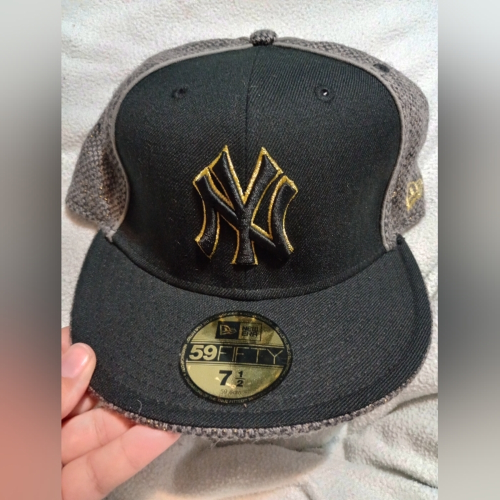 New Era Black and Gray Cap with Gold Logo NY MLB Baseball